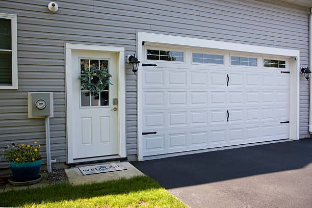 24/7 Emergency Garage Door Panel Replacement experts in Avilla, IN